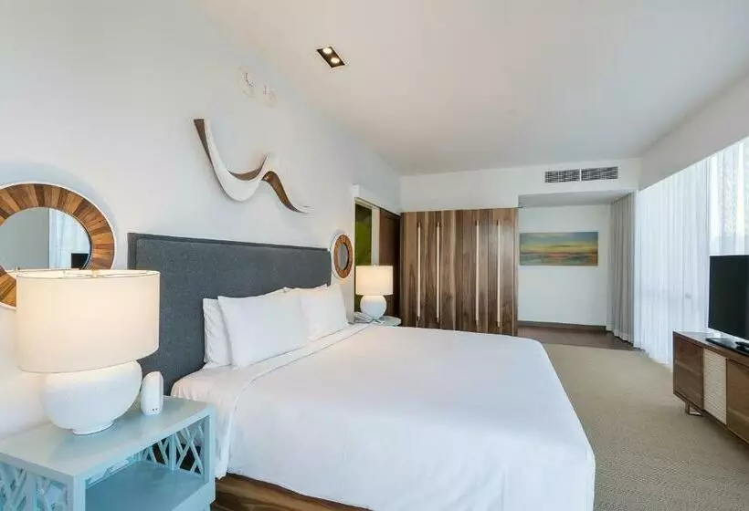 キングサイズベッドのデラックスルーム, Hyatt Centric Waikiki Beach