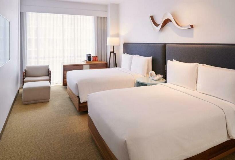 Номер Стандарт 2 Двуспальные Кровати, Hyatt Centric Waikiki Beach