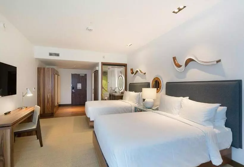 デラックスルーム, Hyatt Centric Waikiki Beach