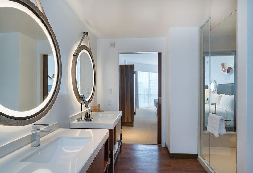 Номер Стандарт 2 Двуспальные Кровати, Hyatt Centric Waikiki Beach