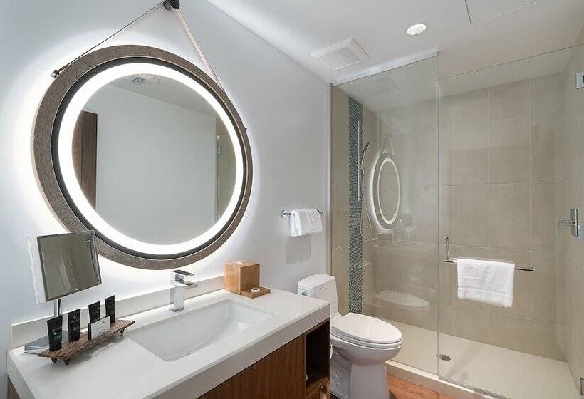 Номер Стандарт 2 Двуспальные Кровати, Hyatt Centric Waikiki Beach