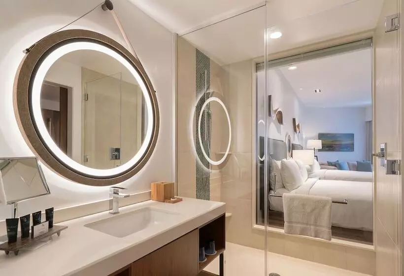 ２ダブルベッドのスタンダードルーム, Hyatt Centric Waikiki Beach