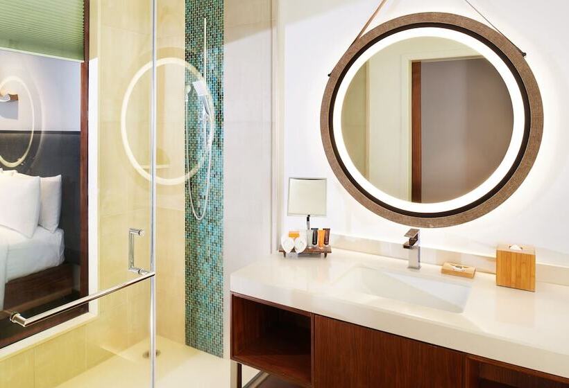 Номер Стандарт 2 Двуспальные Кровати, Hyatt Centric Waikiki Beach