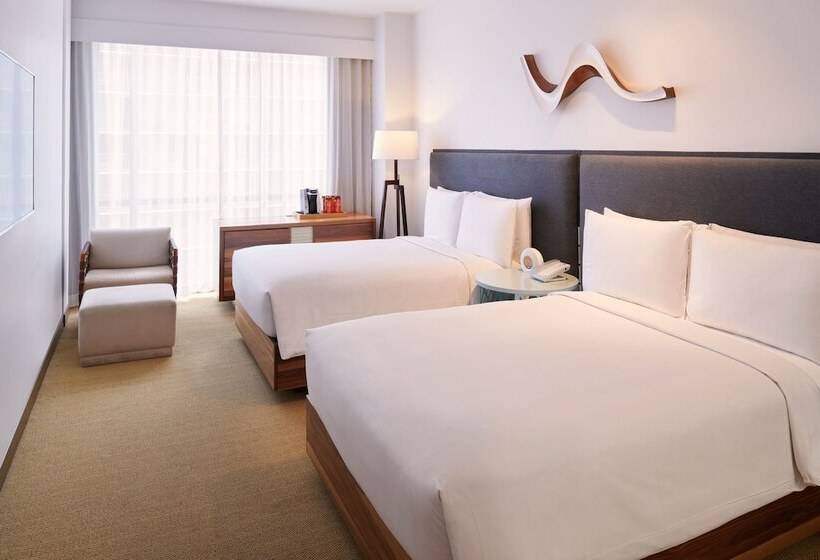 Номер Стандарт 2 Двуспальные Кровати, Hyatt Centric Waikiki Beach