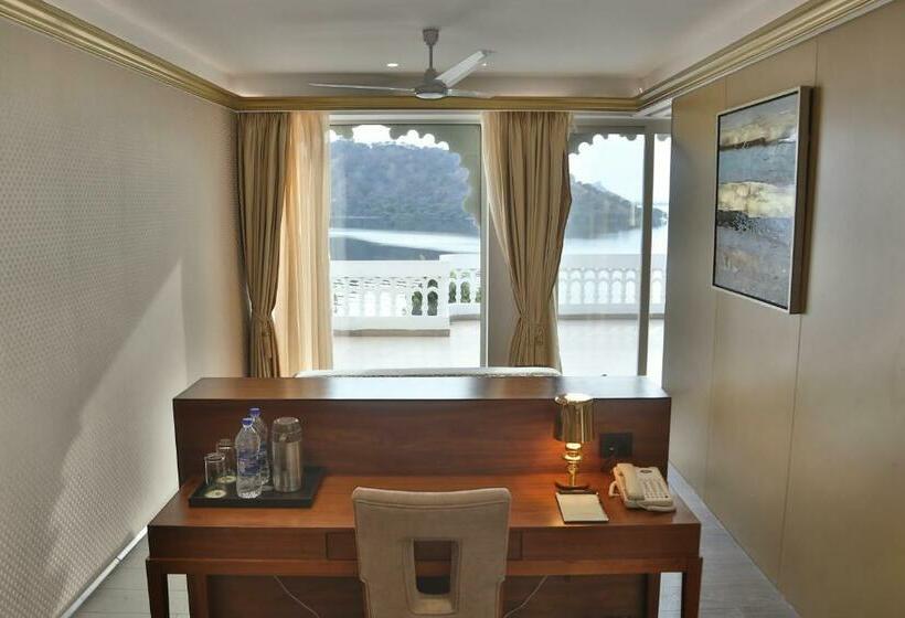 سوییت, Jaisamand Island Resort