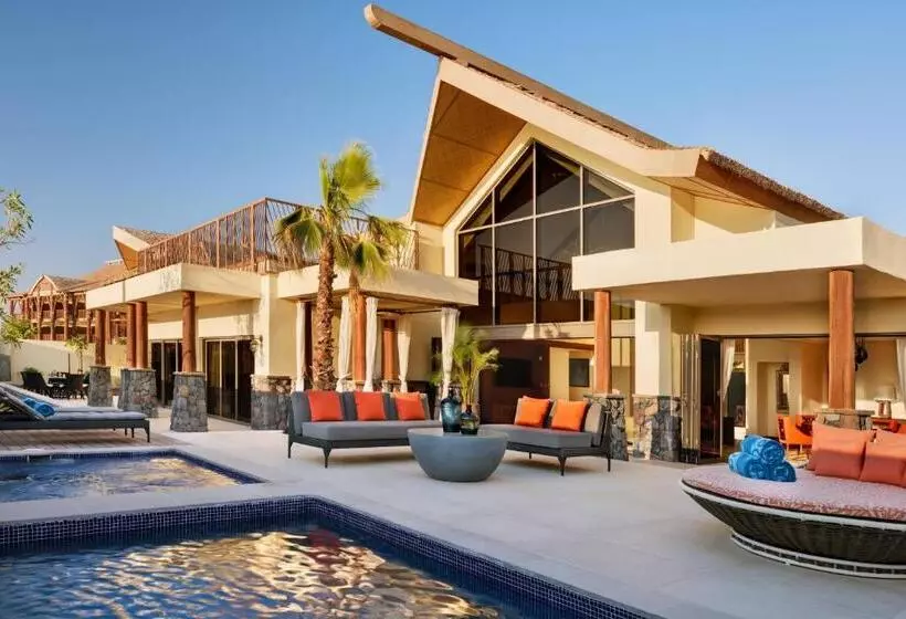 Villa 3 Makuuhuonetta, Lapita, Dubai Parks And Resorts, Autograph Collection