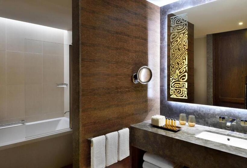 Семейный Номер Вид на Бассейн, Lapita, Dubai Parks And Resorts, Autograph Collection