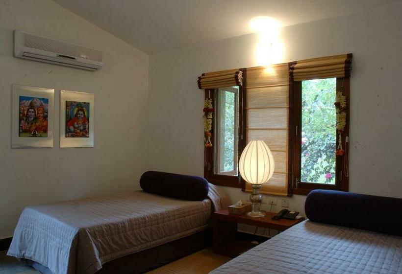 Quarto Estandar Vista Piscina, Shreyas Retreat