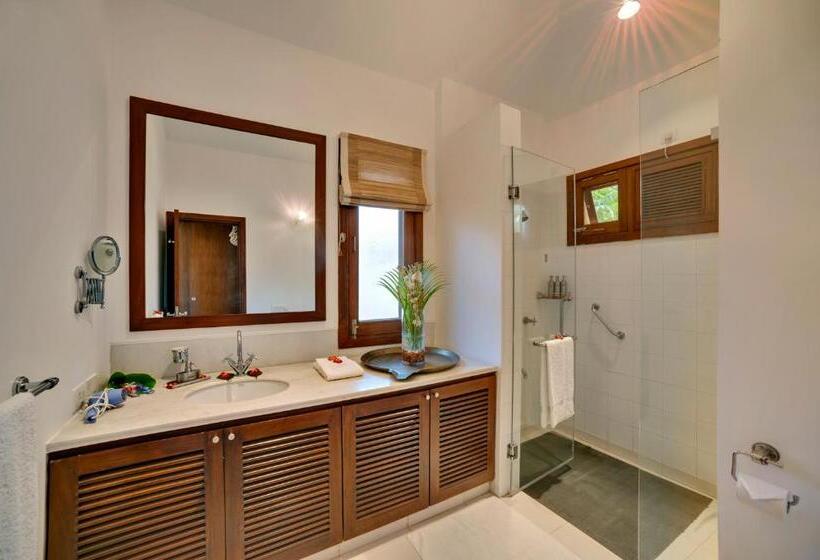 Quarto Familiar, Shreyas Retreat