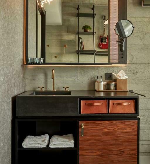 Deluxe Room, Sir Adam Hotel, Part Of Sircle Collection