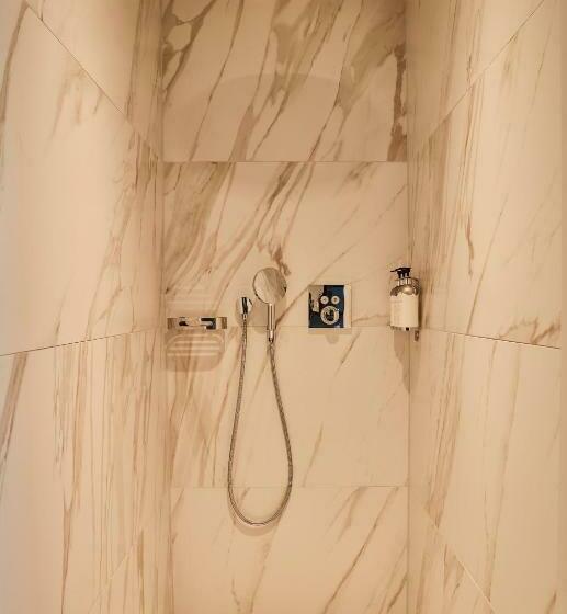 ファミリールーム, Sir Adam Hotel, Part Of Sircle Collection