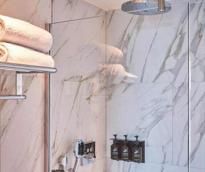 Deluxe Room, Sir Adam Hotel, Part Of Sircle Collection