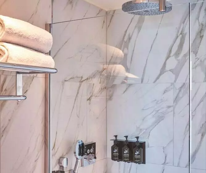 Deluxe Room, Sir Adam Hotel, Part Of Sircle Collection