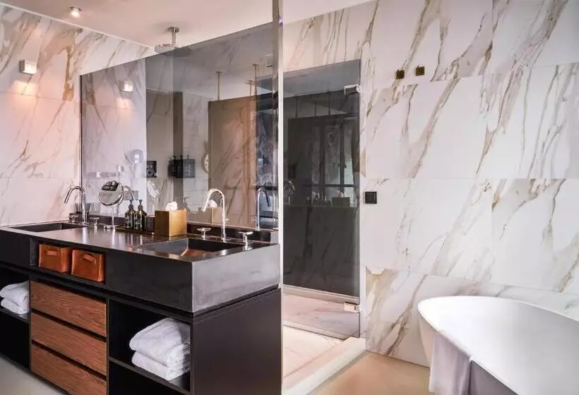 Suite, Sir Adam Hotel, Part Of Sircle Collection