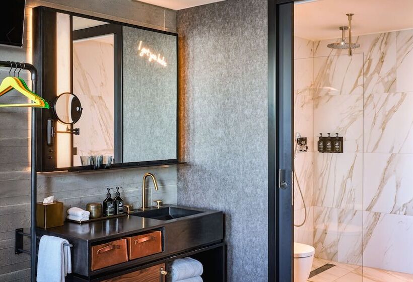 デラックスルーム, Sir Adam Hotel, Part Of Sircle Collection