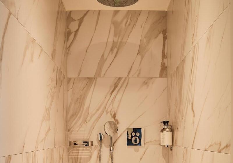 Pokój Rodzinny, Sir Adam Hotel, Part Of Sircle Collection