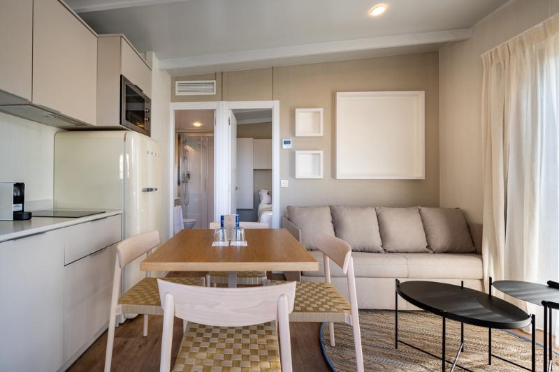 Deluxe Room, Sir Adam Hotel, Part Of Sircle Collection