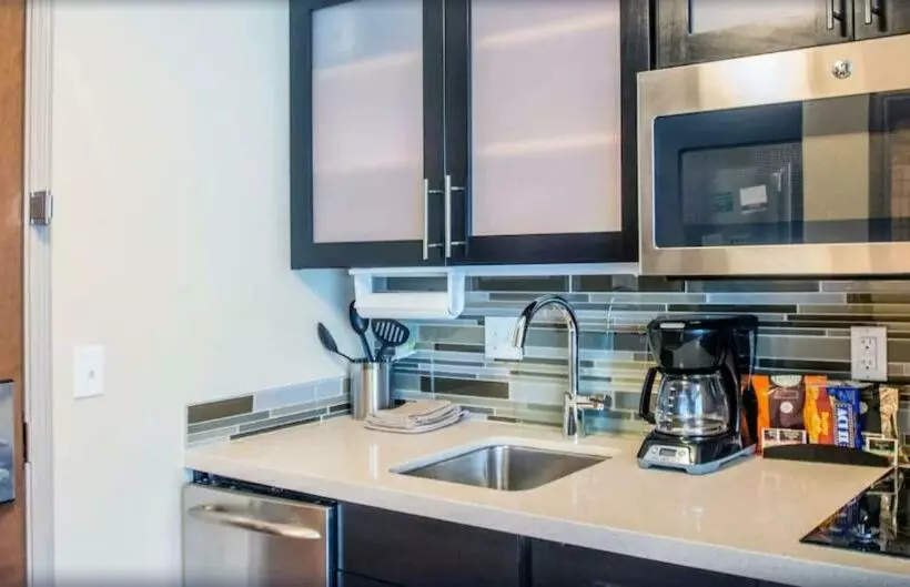 キングサイドベッドのスタンダードワンルーム, Staybridge Suites Denver Downtown, An Ihg