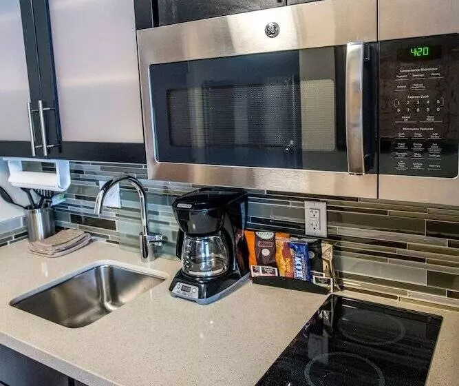 キングサイズベッドのスイートルーム, Staybridge Suites Denver Downtown, An Ihg