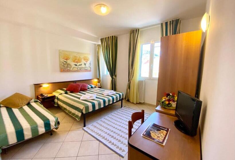 스탠다드 트리플 룸, Albergo Villa Ada