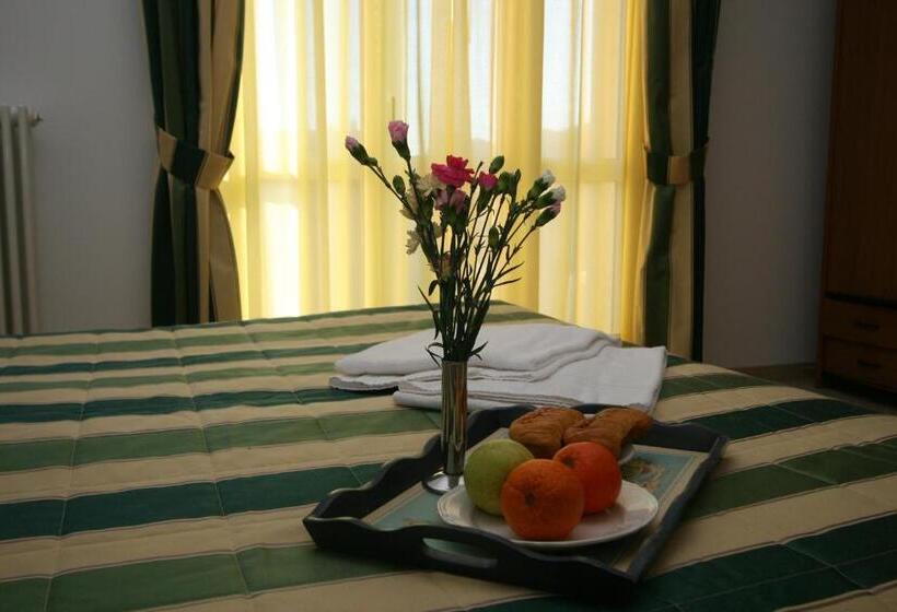 스탠다드 트리플 발코니 룸, Albergo Villa Ada