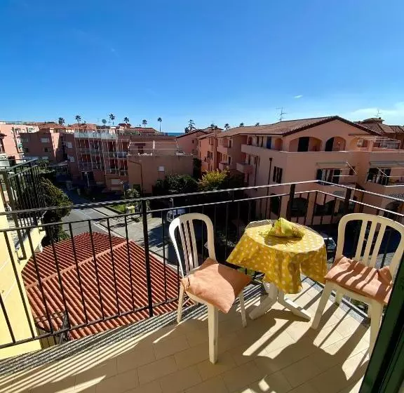 バルコニー付きスタンダードトリプルルーム, Albergo Villa Ada