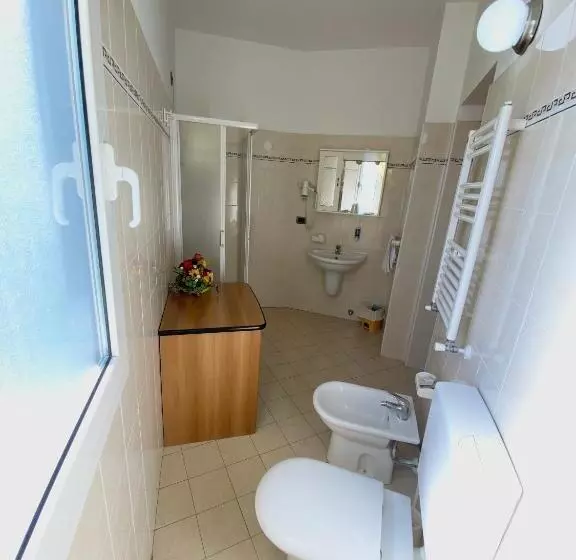 バルコニー付きスタンダードトリプルルーム, Albergo Villa Ada