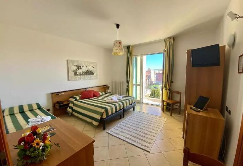 バルコニー付きスタンダードトリプルルーム, Albergo Villa Ada