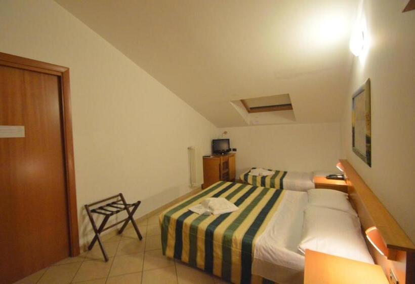 Quarto Estandar, Albergo Villa Ada