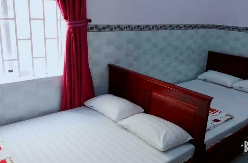 اتاق خانوادگی, 2001 Motel