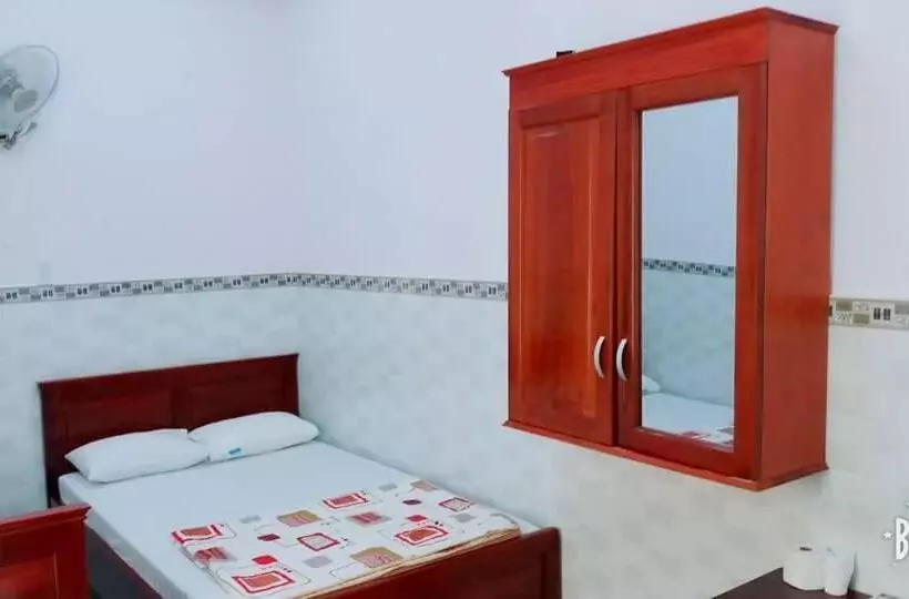 اتاق خانوادگی, 2001 Motel