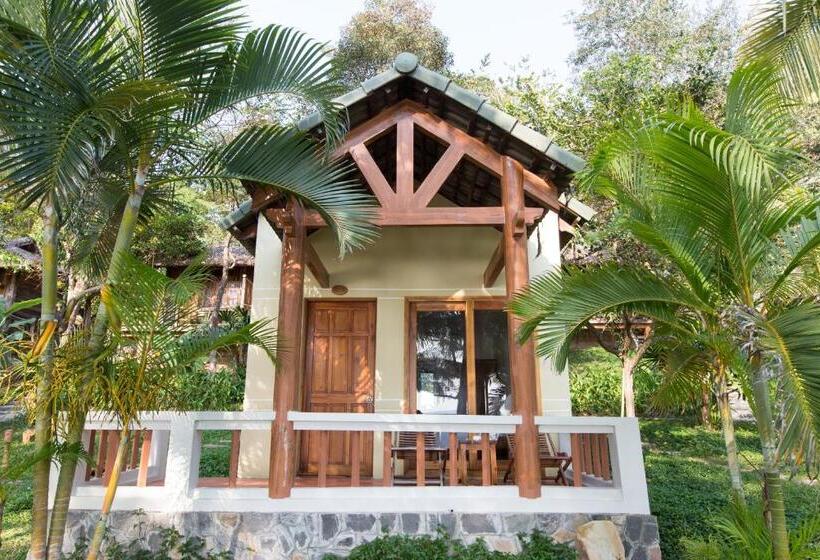 بانگلوی استاندارد, Ancarine Beach Resort