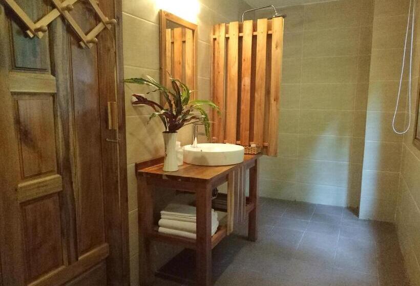 اتاق سه نفره دلوکس با چشمانداز باغ, Ancarine Beach Resort