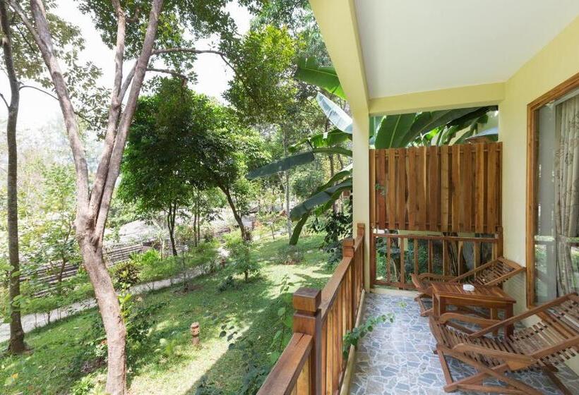 اتاق سه نفره دلوکس با چشمانداز باغ, Ancarine Beach Resort