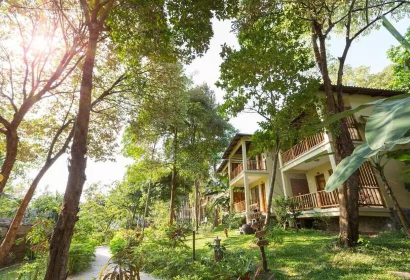 اتاق سه نفره دلوکس با چشم‌انداز باغ, Ancarine Beach Resort