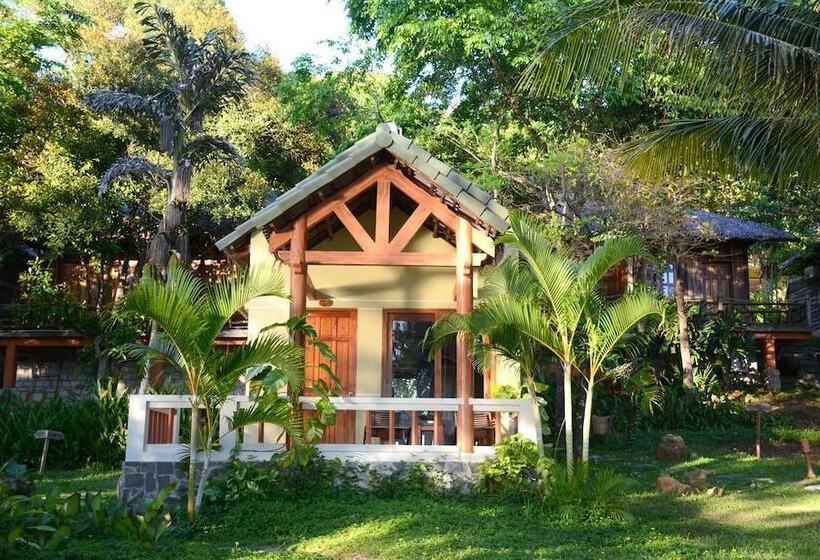 بانگلوی استاندارد, Ancarine Beach Resort