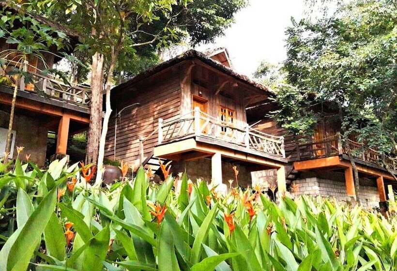 بانگلوی استاندارد, Ancarine Beach Resort