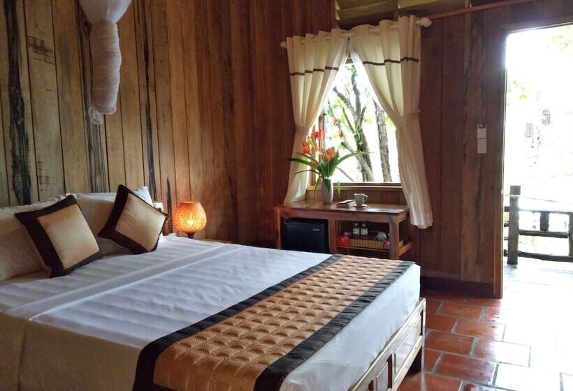 بانگلوی استاندارد, Ancarine Beach Resort