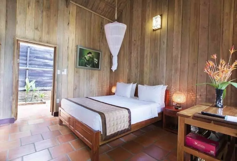 بانگلوی استاندارد, Ancarine Beach Resort