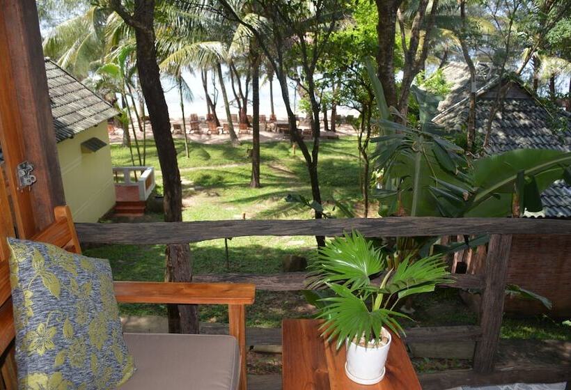 بانگلوی استاندارد, Ancarine Beach Resort