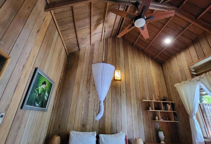 بانگلوی لوکس, Ancarine Beach Resort