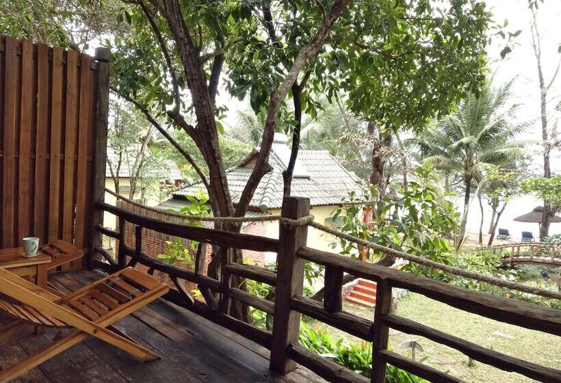 بانگلوی استاندارد, Ancarine Beach Resort