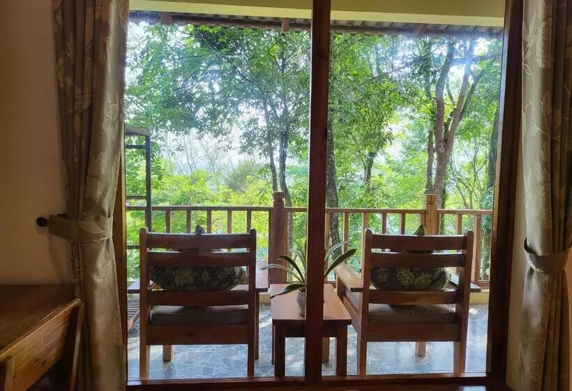 اتاق اساندارد با چشم‌انداز جانبی به دریا, Ancarine Beach Resort
