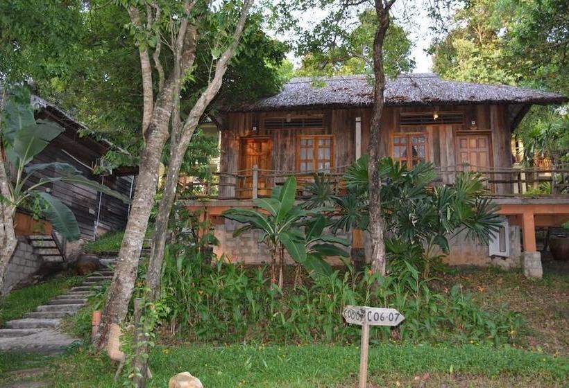 بانگلوی استاندارد, Ancarine Beach Resort