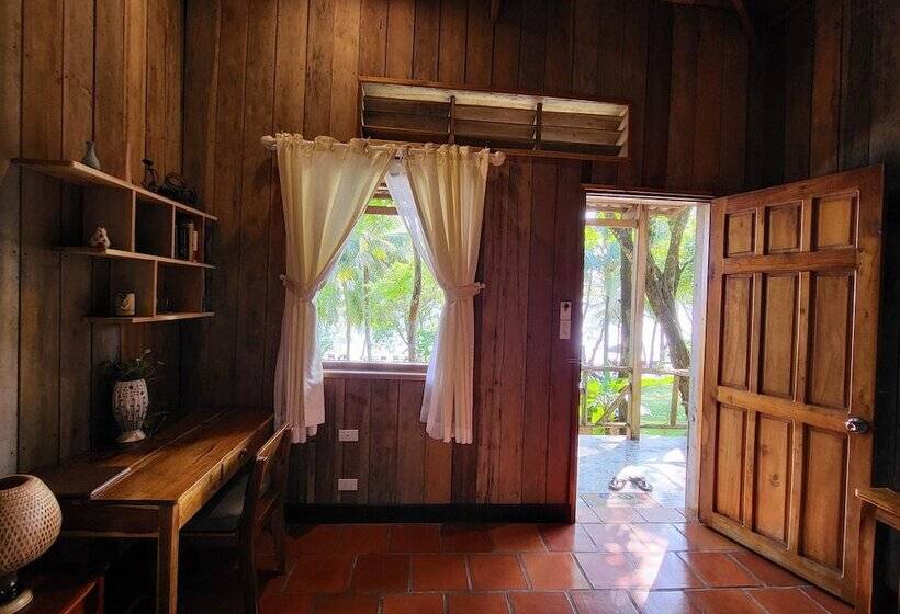 بانگلوی استاندارد, Ancarine Beach Resort