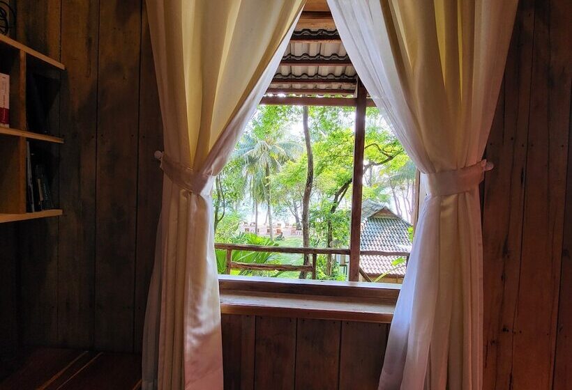 بانگلوی استاندارد, Ancarine Beach Resort