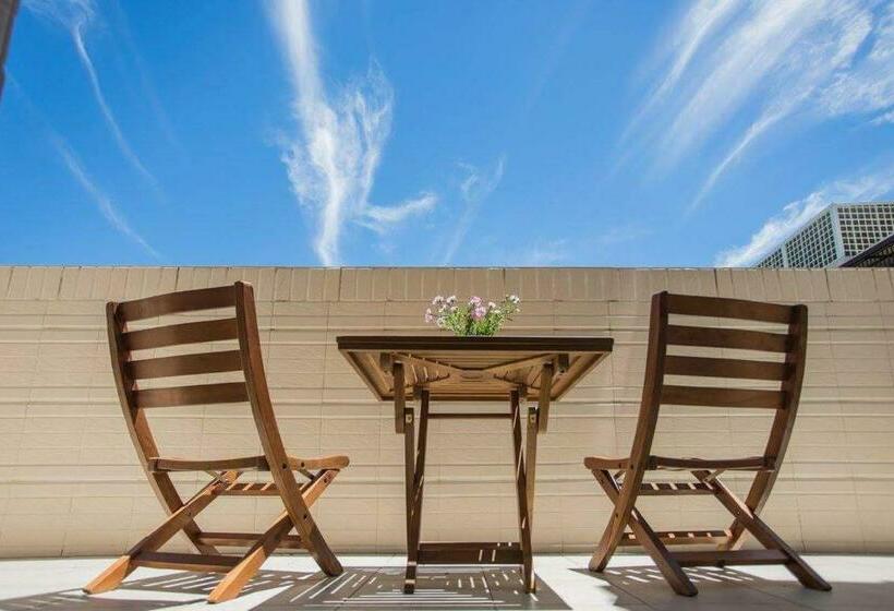 اتاق استاندارد چهارنفره با بالکن, The Bay House