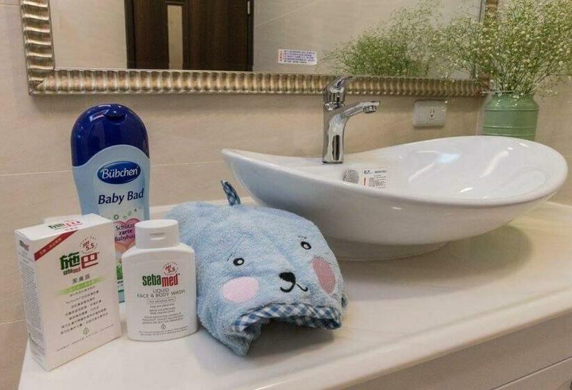 اتاق استاندارد چهارنفره با بالکن, The Bay House