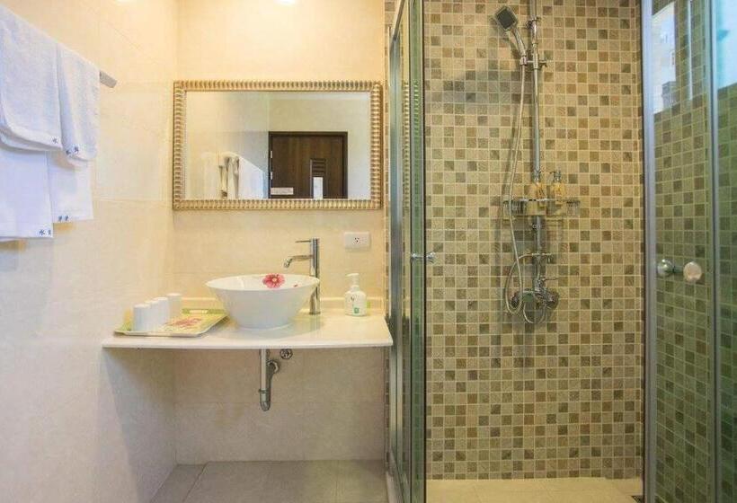 اتاق استاندارد سه تخته با بالکن, The Bay House