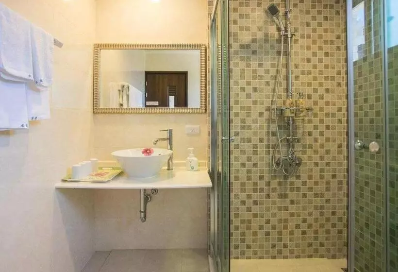 اتاق استاندارد سه تخته با بالکن, The Bay House